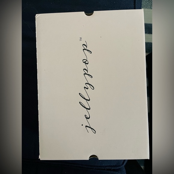 Brand new in box 8.5 - Picture 3 of 6